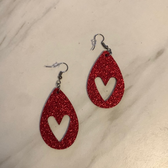 🦩SALE PICK 4 for $20 GLITTER Valentines Earrings Heart Shaped Earrings - Picture 1 of 2